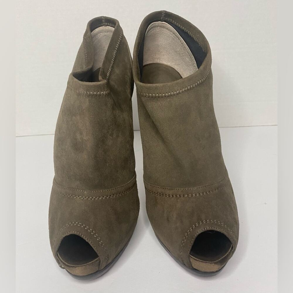 Baldan Italian stretch ankle boot in a dark taupe with a burgundy suede sole